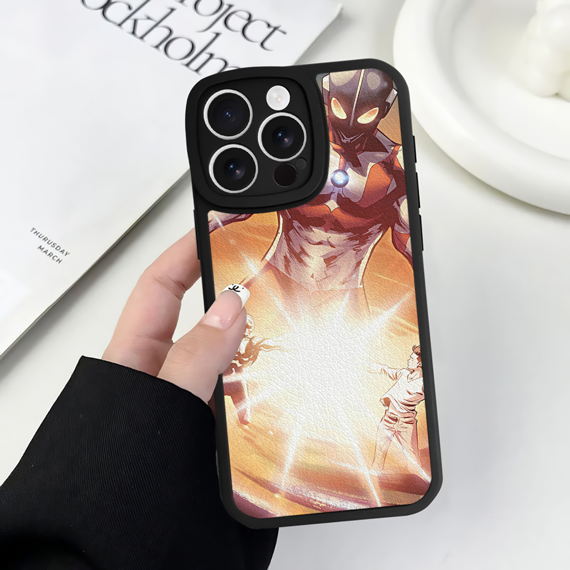 （画像用） ウルトラマン Ultraman 【iPhone 16シリーズ対応】シリコンスマホケース（レザー調） 材質：シリコン